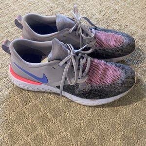 Nike women’s tennis shoes